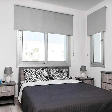 Brand New 3-br Villa/pool,2'on Foot-trinity Beach!