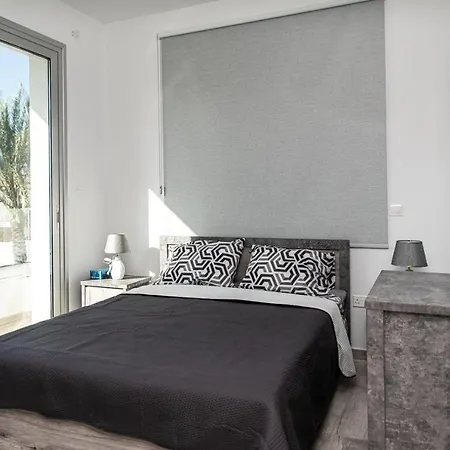 Brand New 3-br Villa/pool,2'on Foot-trinity Beach! * Paralimni
