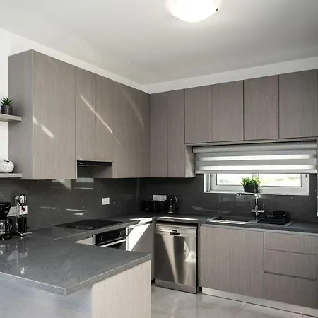 וילה Brand New 3-br Villa/pool,2'on Foot-trinity Beach!